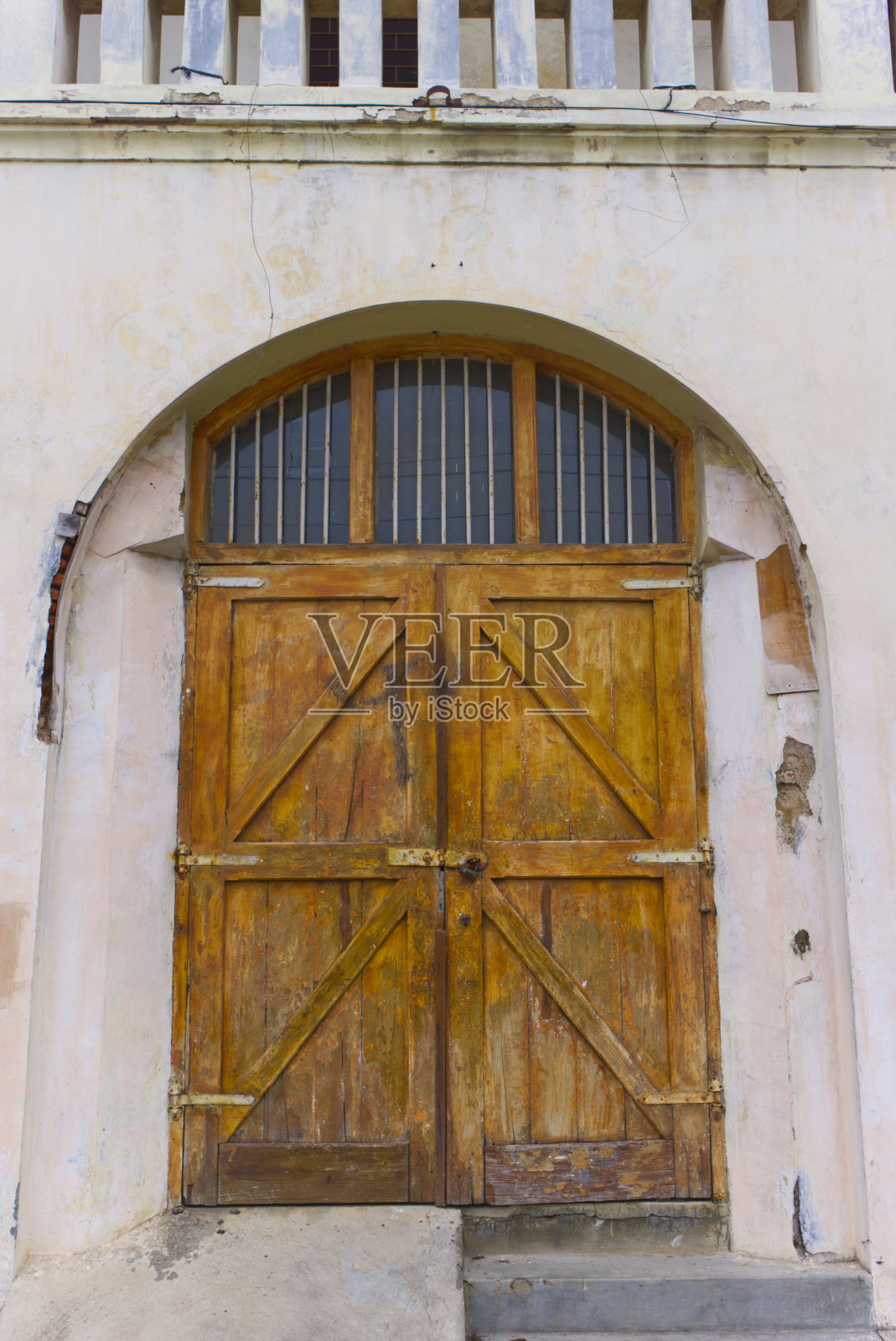 紧闭的老式木门照片摄影图片