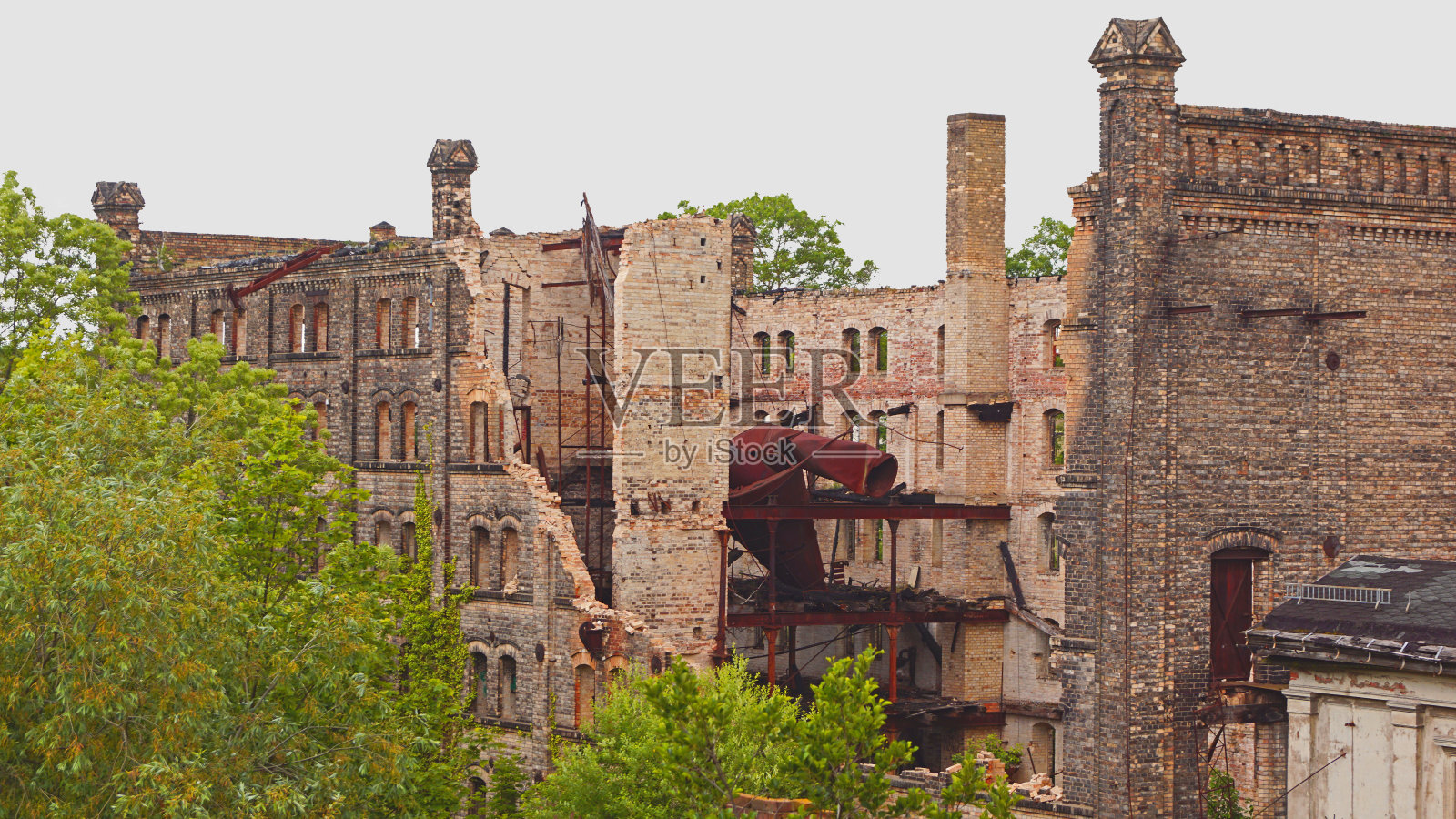 位于黑尔的伯尔伯格磨坊的仓库被毁照片摄影图片