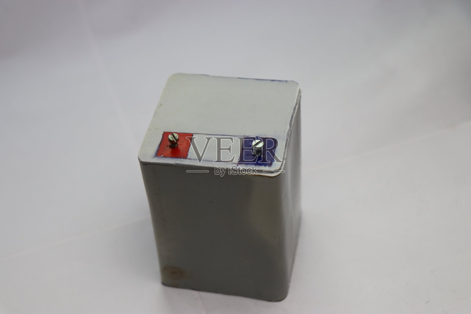 可充电12v电池组由锂离子电池。电子项目自制12v电池组照片摄影图片