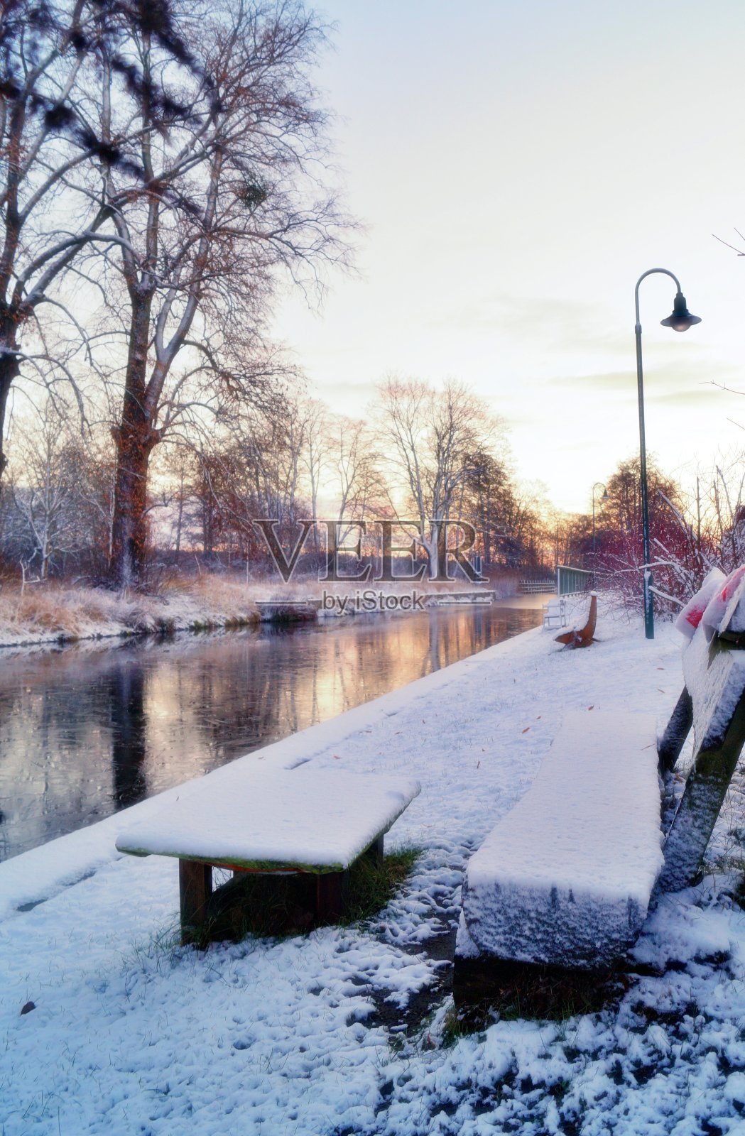 运河的冬季景观照片摄影图片
