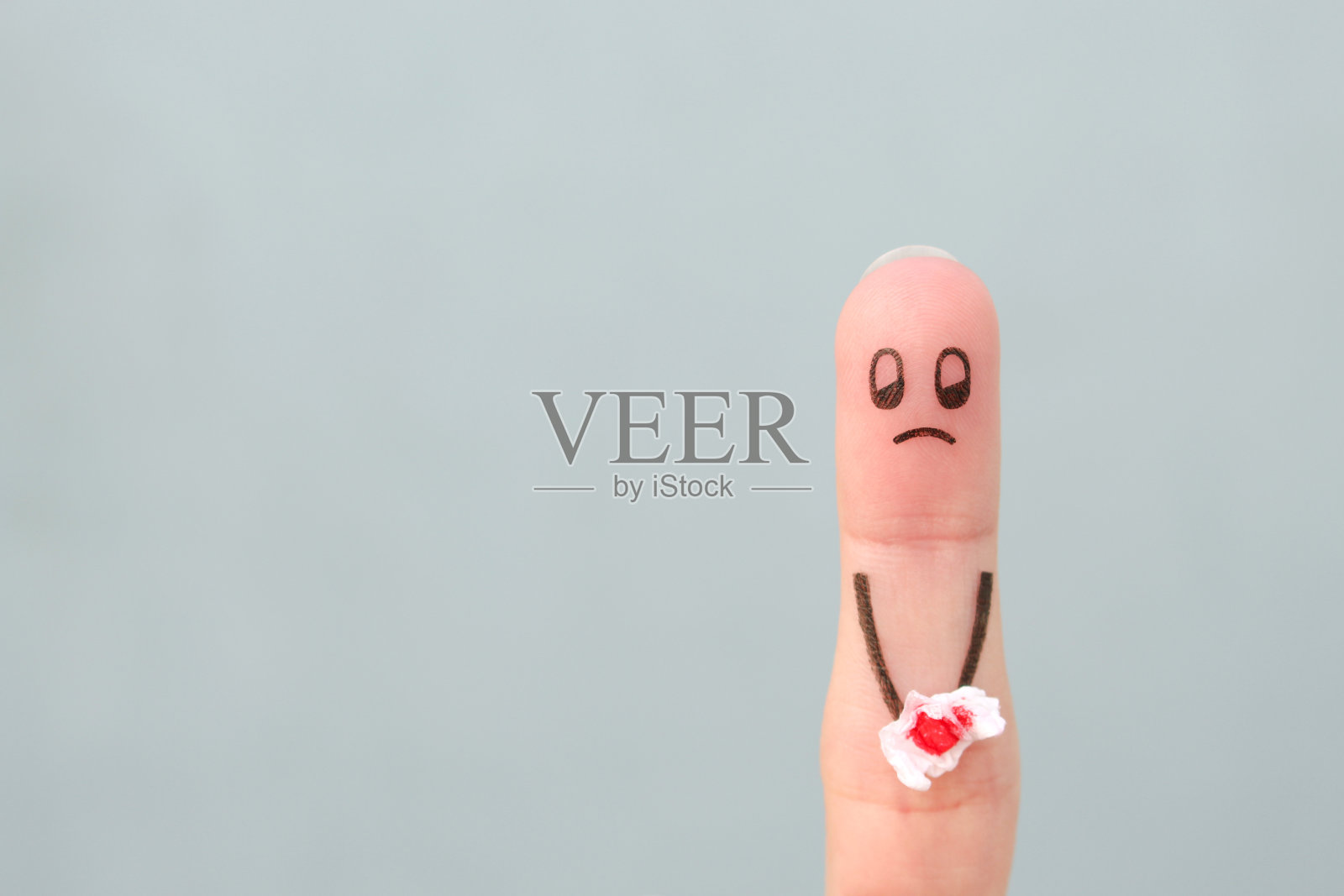 手指是人类的艺术。痔疮治疗的概念。照片摄影图片