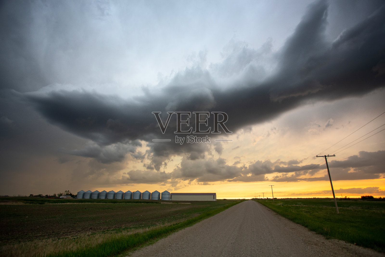 加拿大草原风暴云照片摄影图片