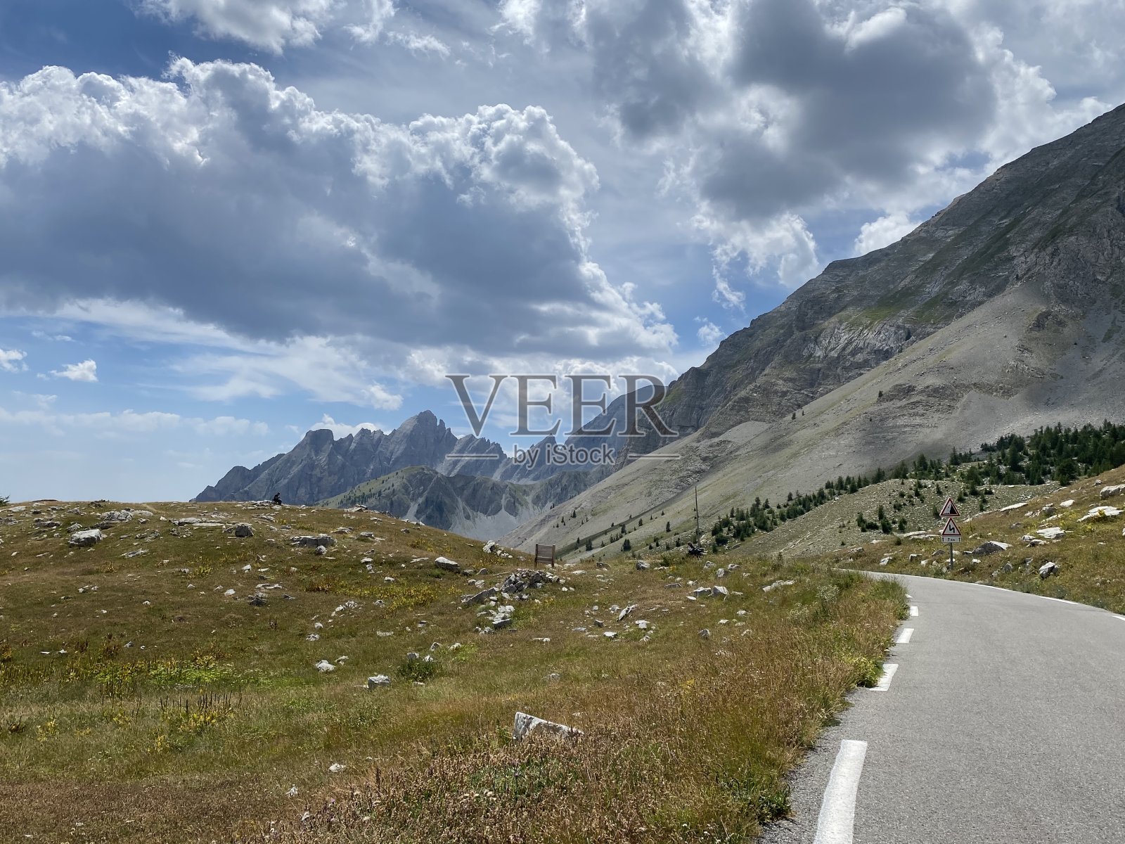 穿过群山照片摄影图片