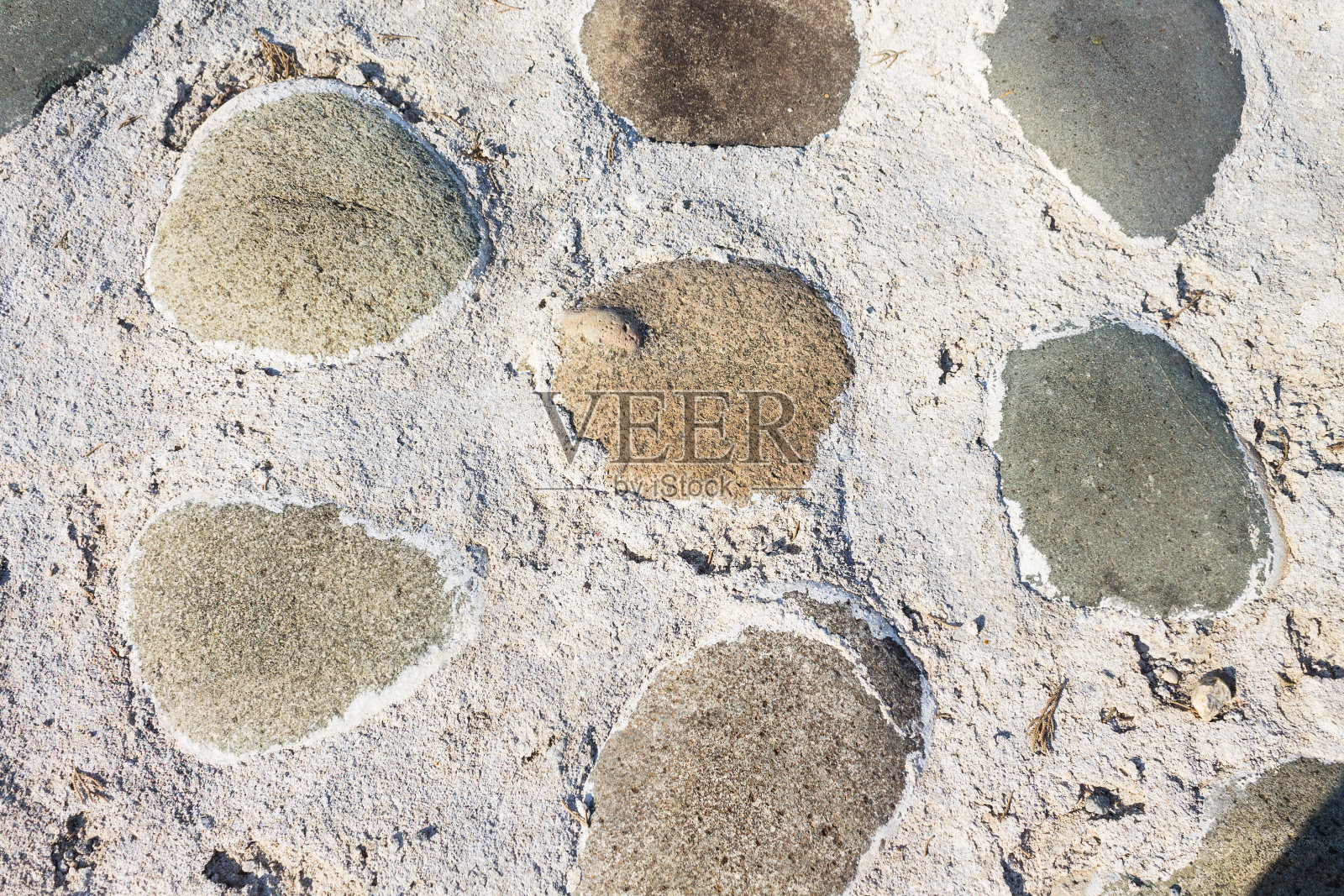 部分的鹅卵石路面。自然背景。照片摄影图片