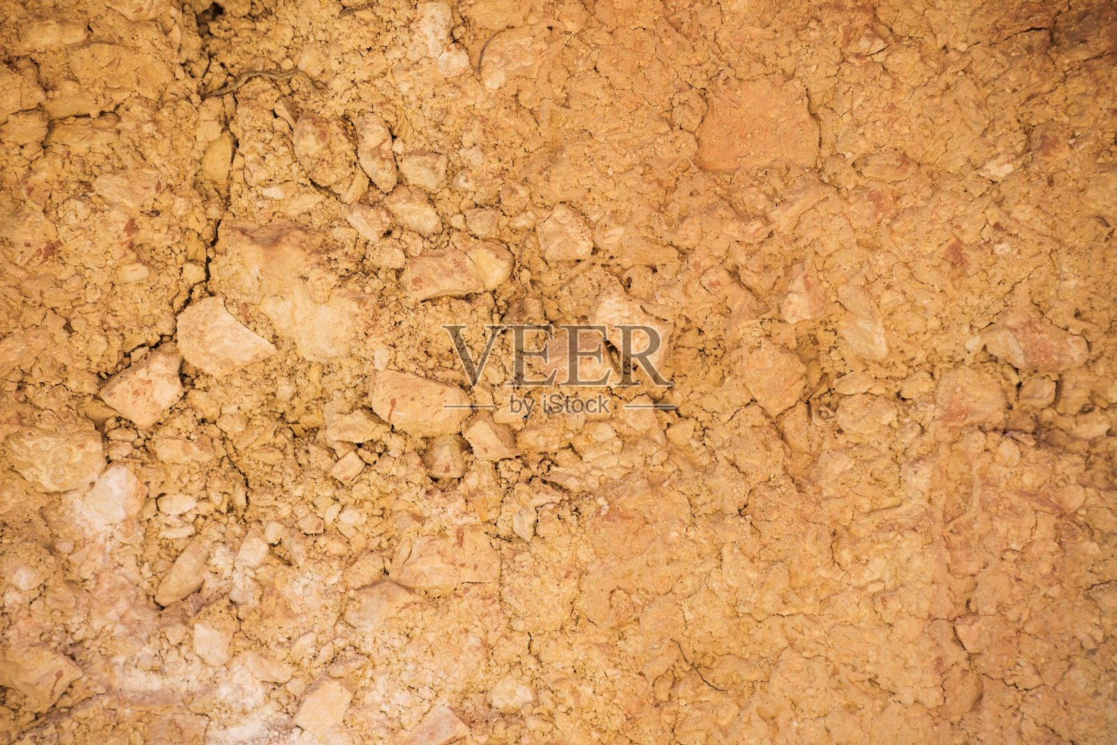 石质干燥地面，有赤土色、质地的裂缝照片摄影图片