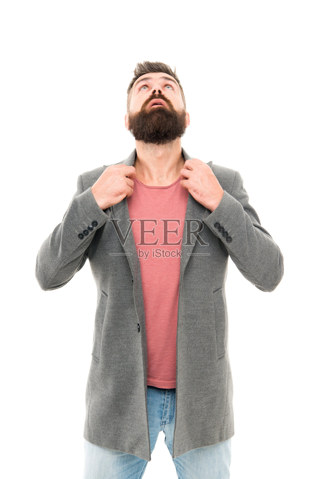 咨询设计师。现代服装。时尚休闲服装。男装和时尚概念。舒适的衣服。留着胡子的男人时髦时髦的夹克。休闲夹克适合任何场合照片摄影图片