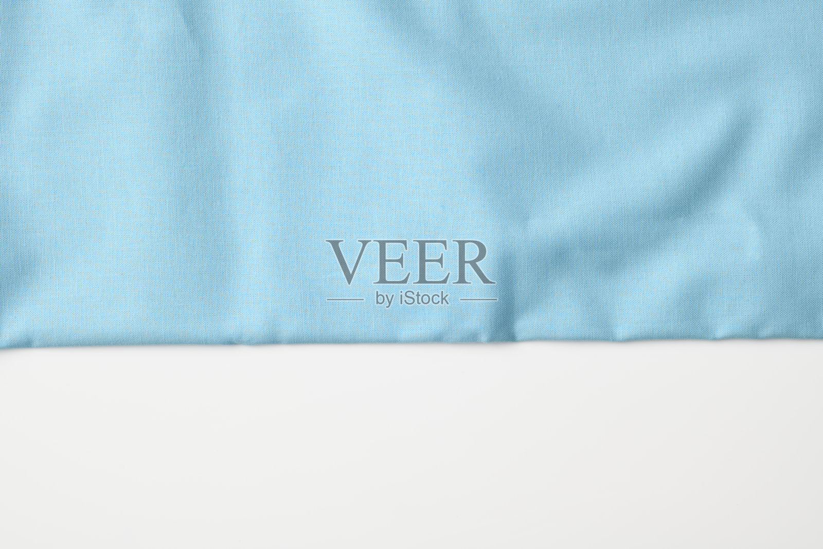 在白色背景上的浅蓝色布板纹理孤立的镜头照片摄影图片