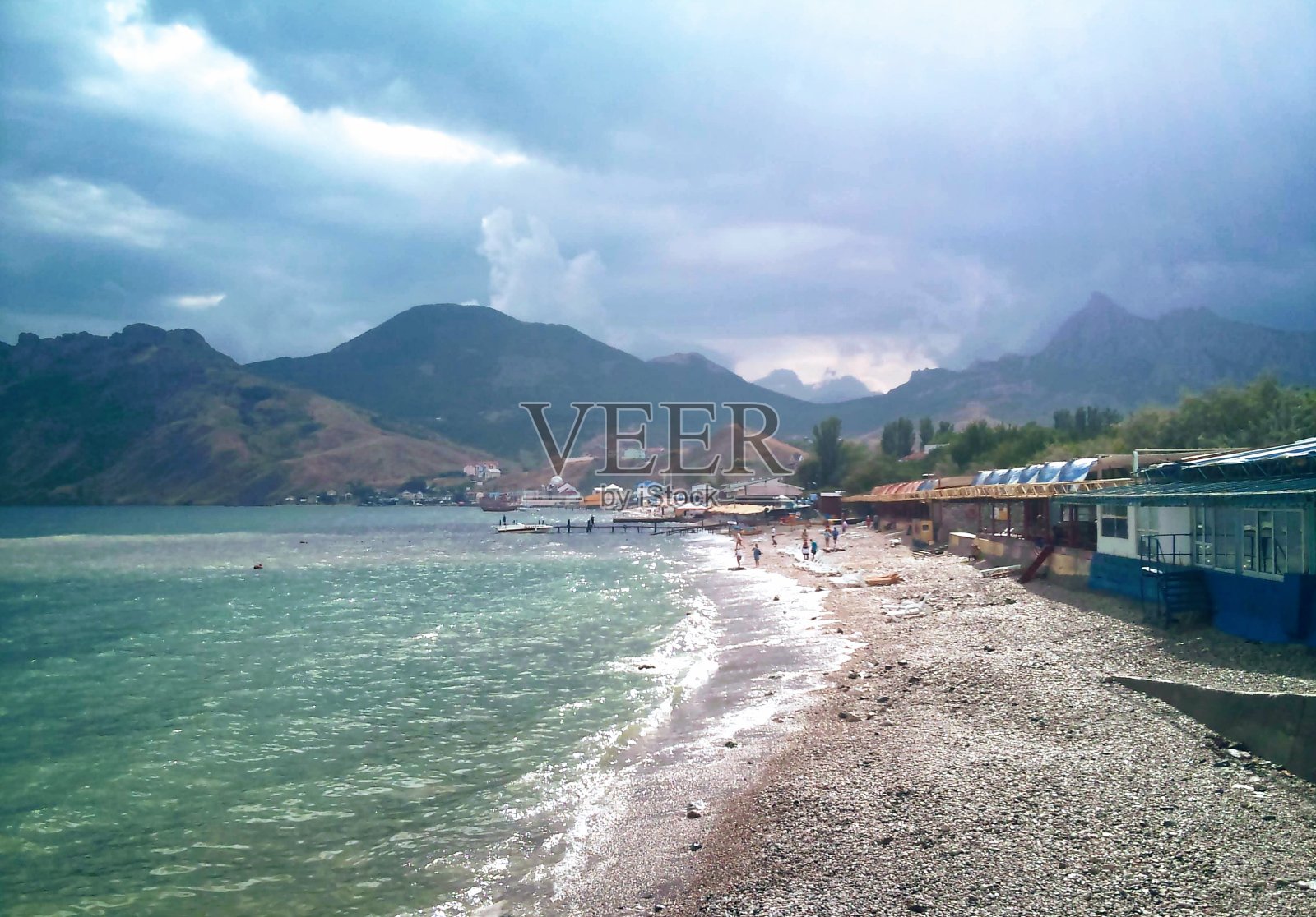 以卡拉达山脉为背景的科克特贝尔湾海岸照片摄影图片