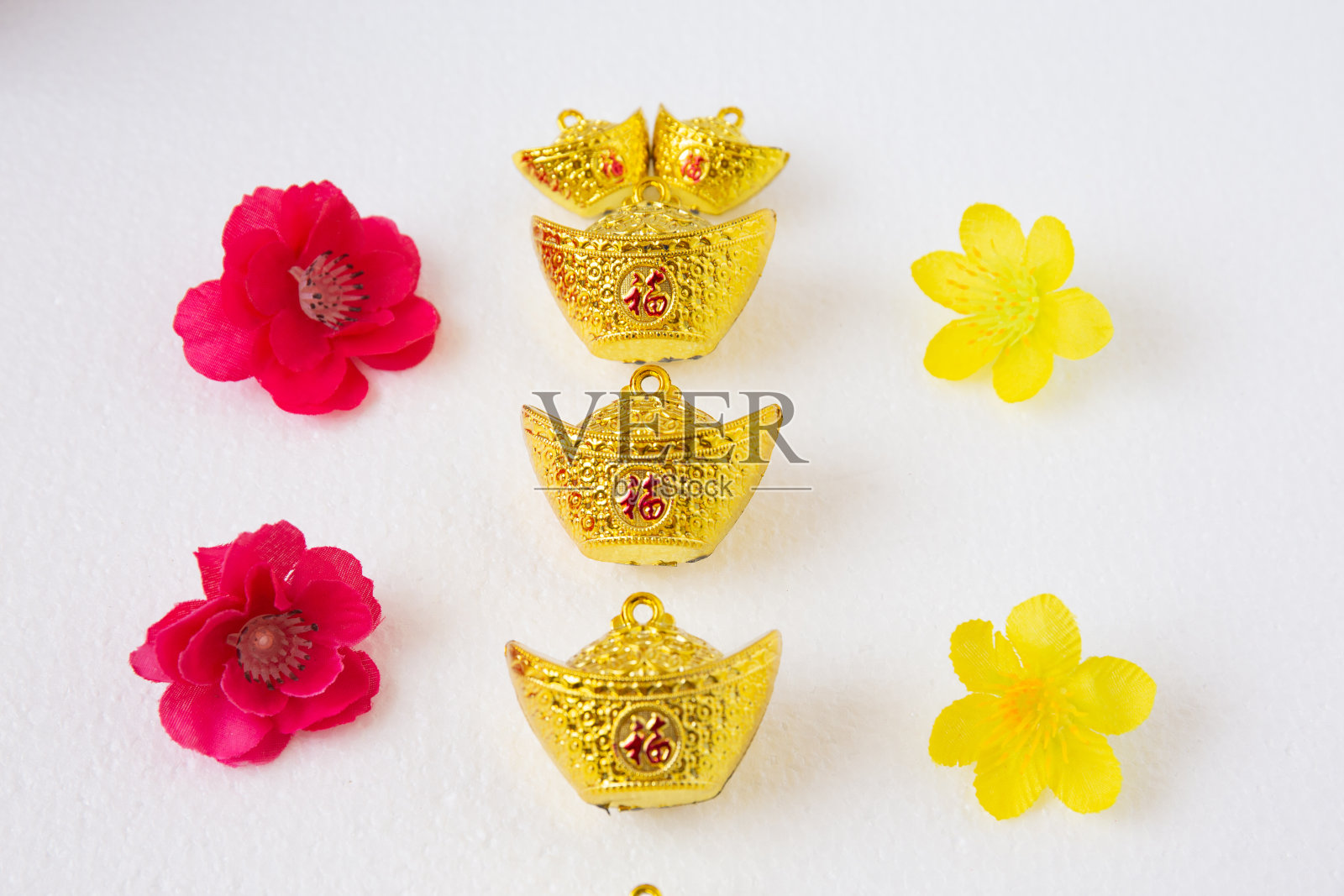 新年装饰：金元宝和红包（春节，图像文字：吉祥如意）照片摄影图片