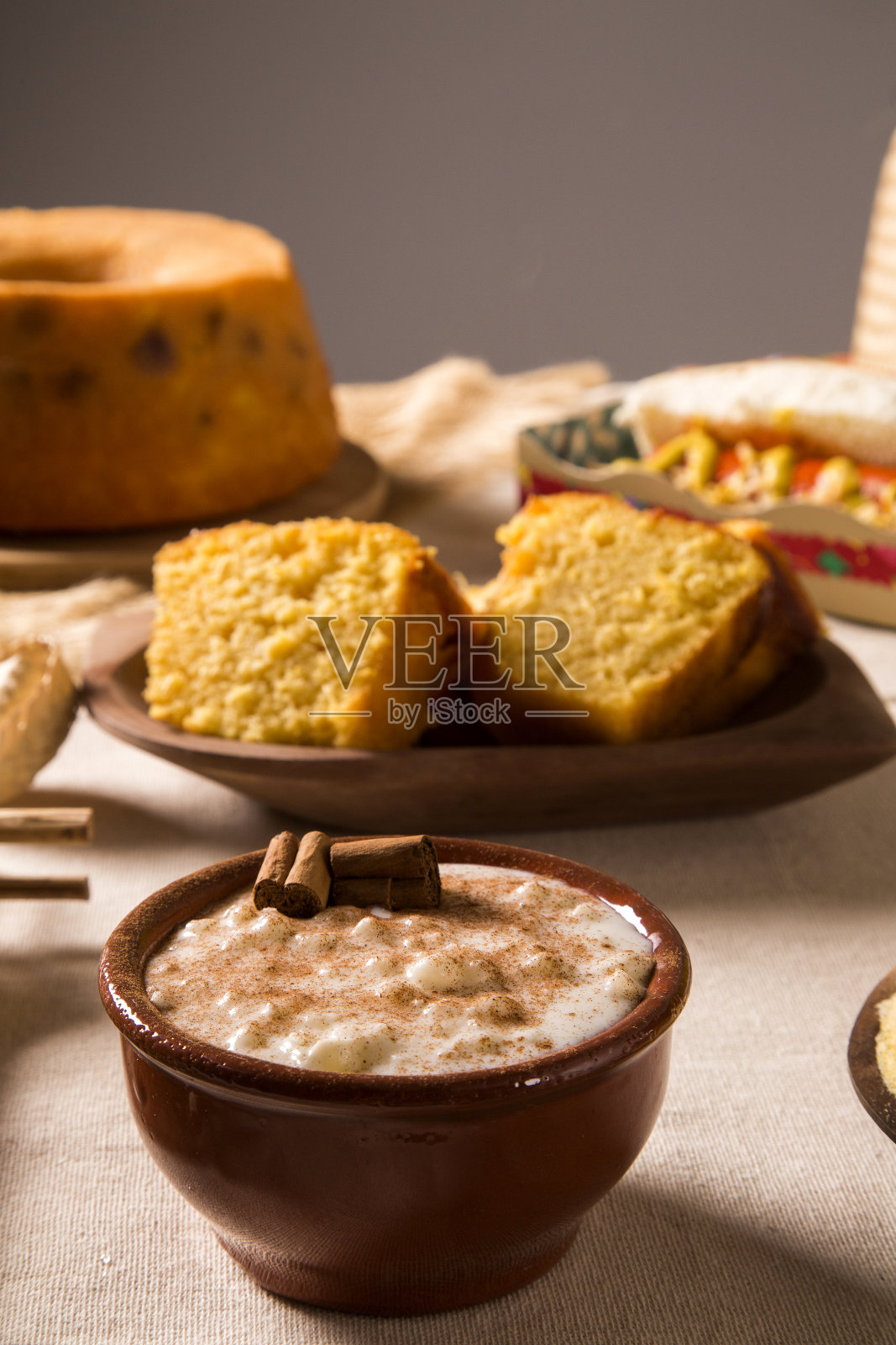 巴西朱尼纳节日餐桌照片摄影图片