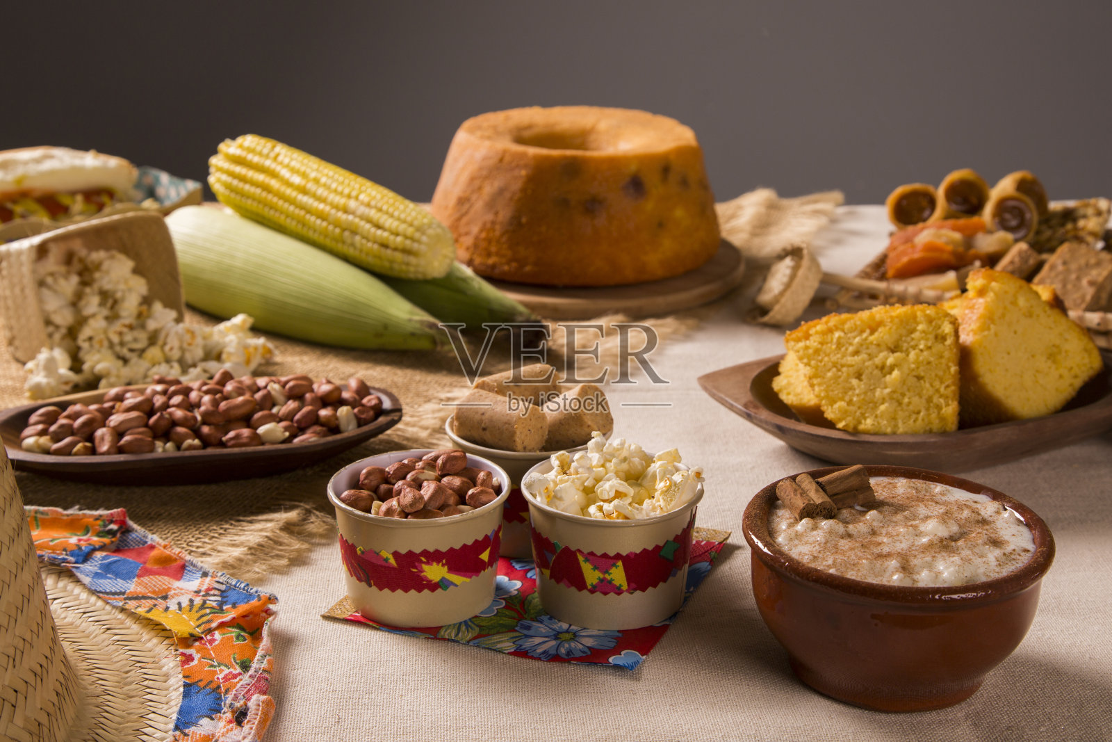 巴西朱尼纳节日餐桌照片摄影图片