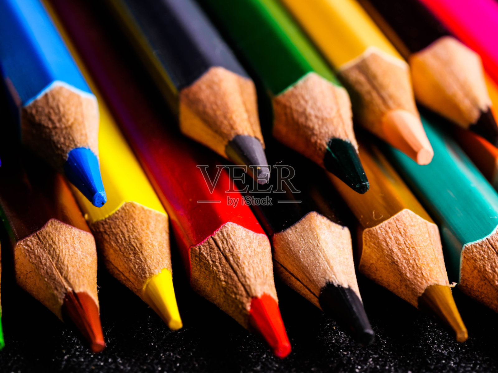 彩色铅笔特写镜头，景深浅。照片摄影图片