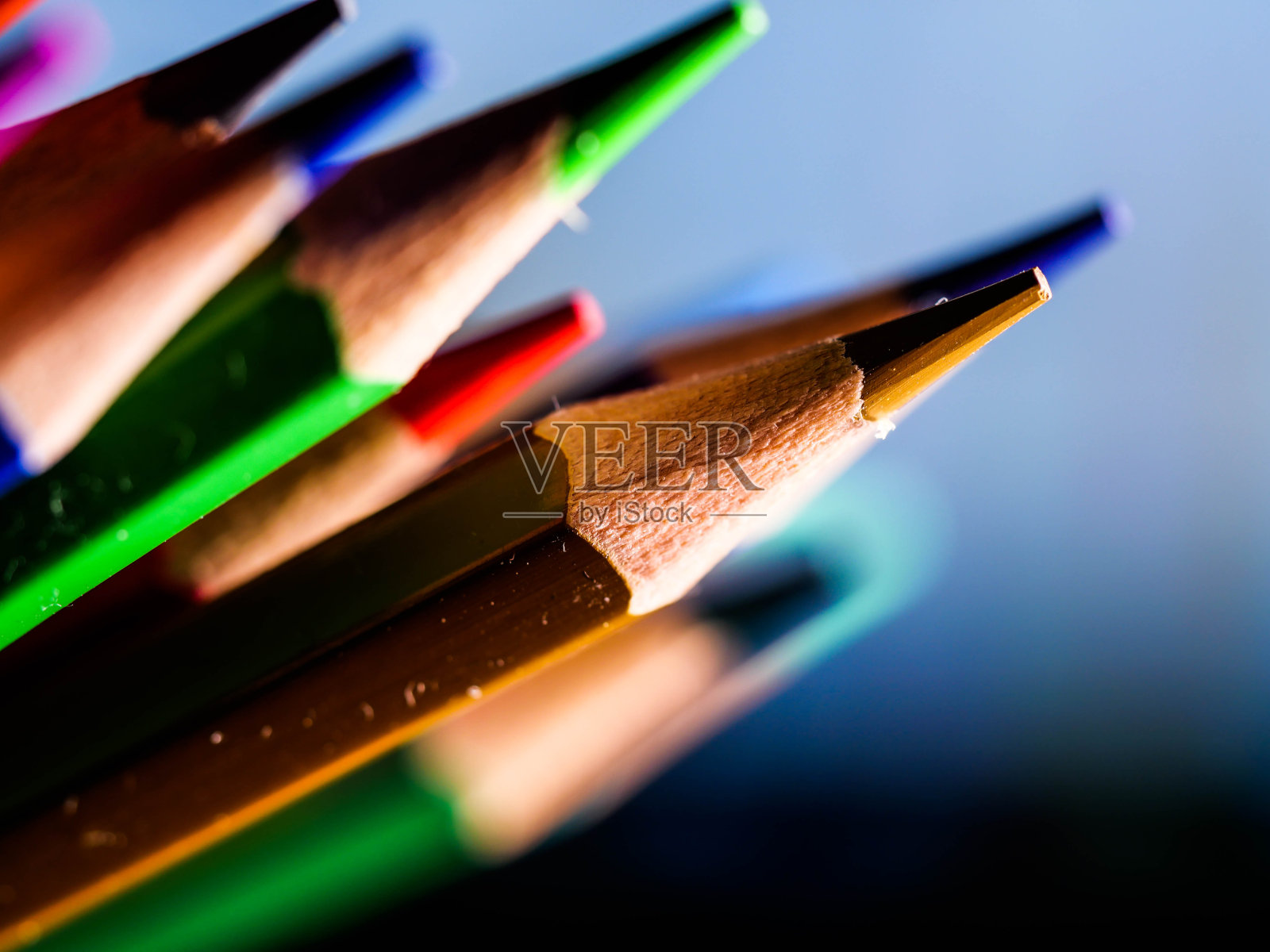 彩色铅笔特写镜头，景深浅。照片摄影图片