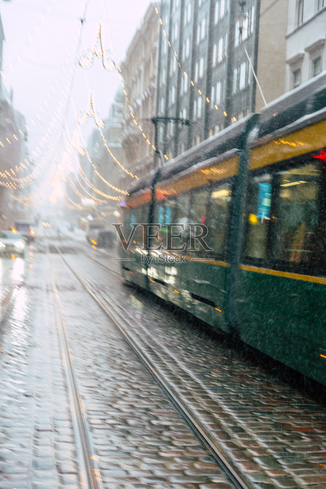 城市下雪了照片摄影图片