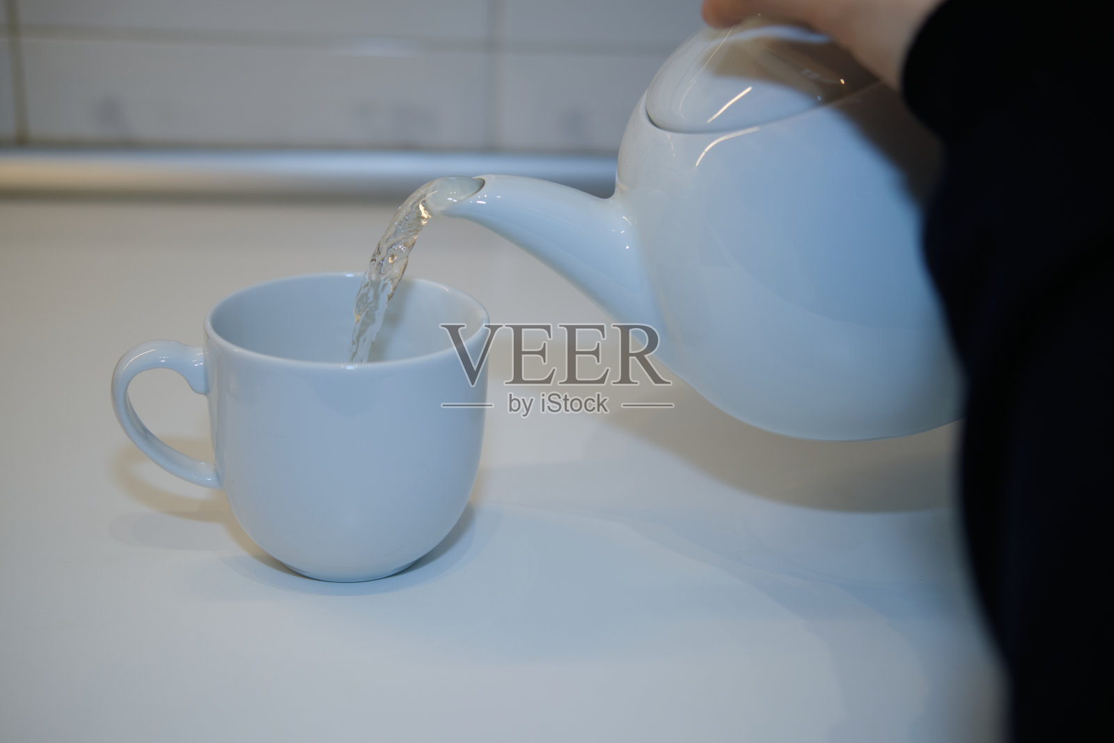 用Açores的茉莉花泡制绿茶照片摄影图片