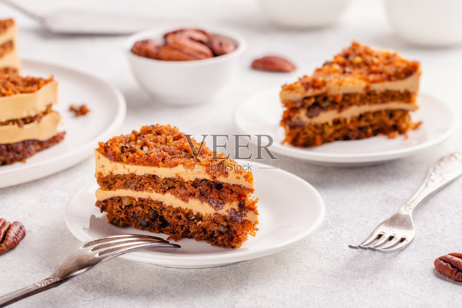 素食自制核桃胡萝卜蛋糕照片摄影图片