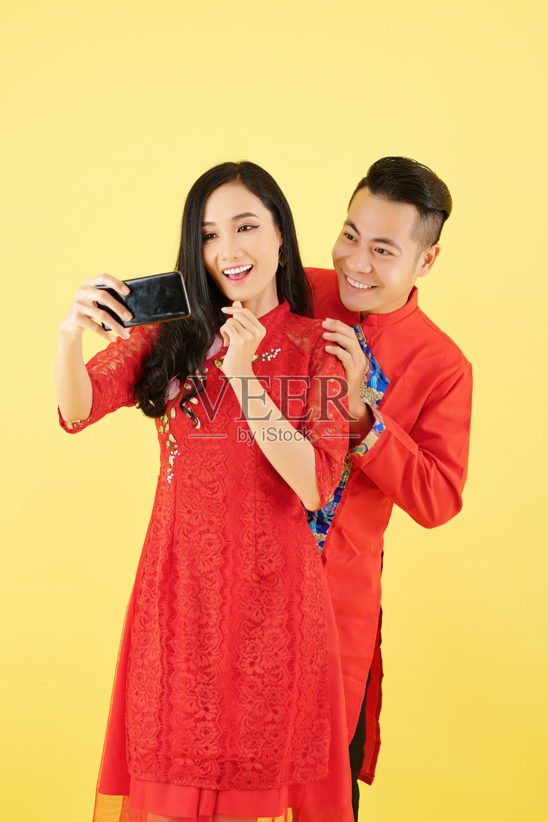 情侣摆姿势自拍照片摄影图片