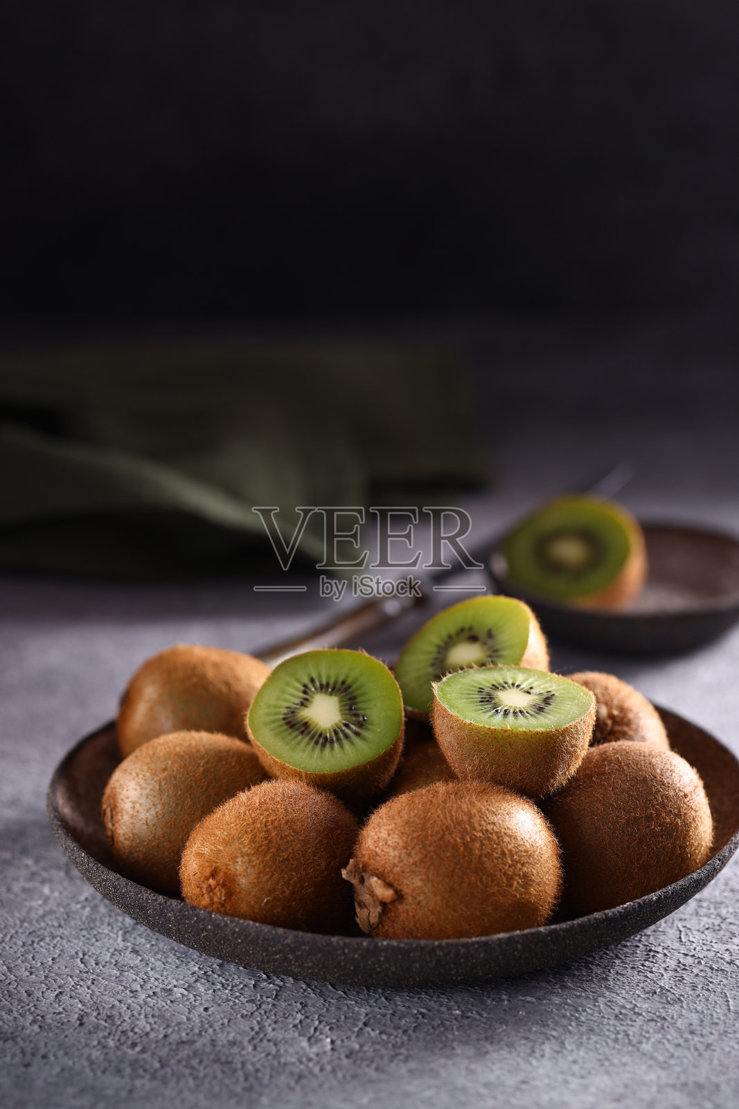 新鲜成熟的猕猴桃照片摄影图片