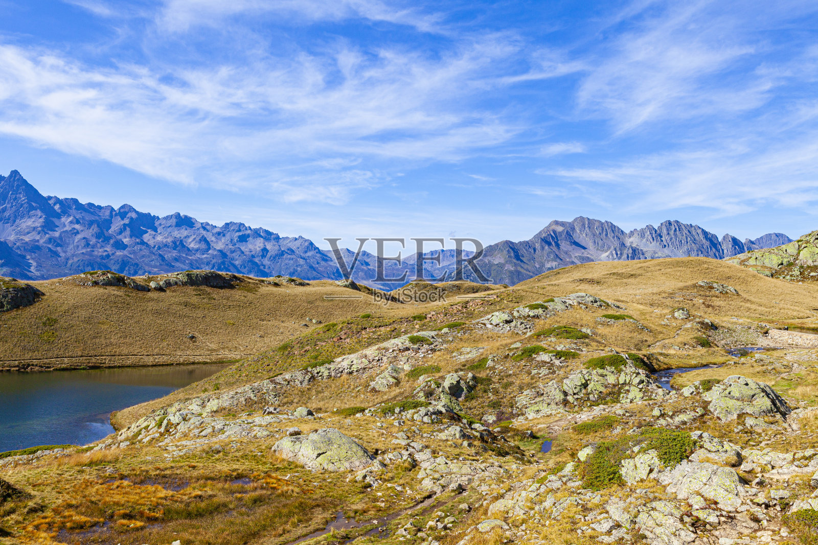 拉克诺和贝勒多恩山脉，夏天照片摄影图片