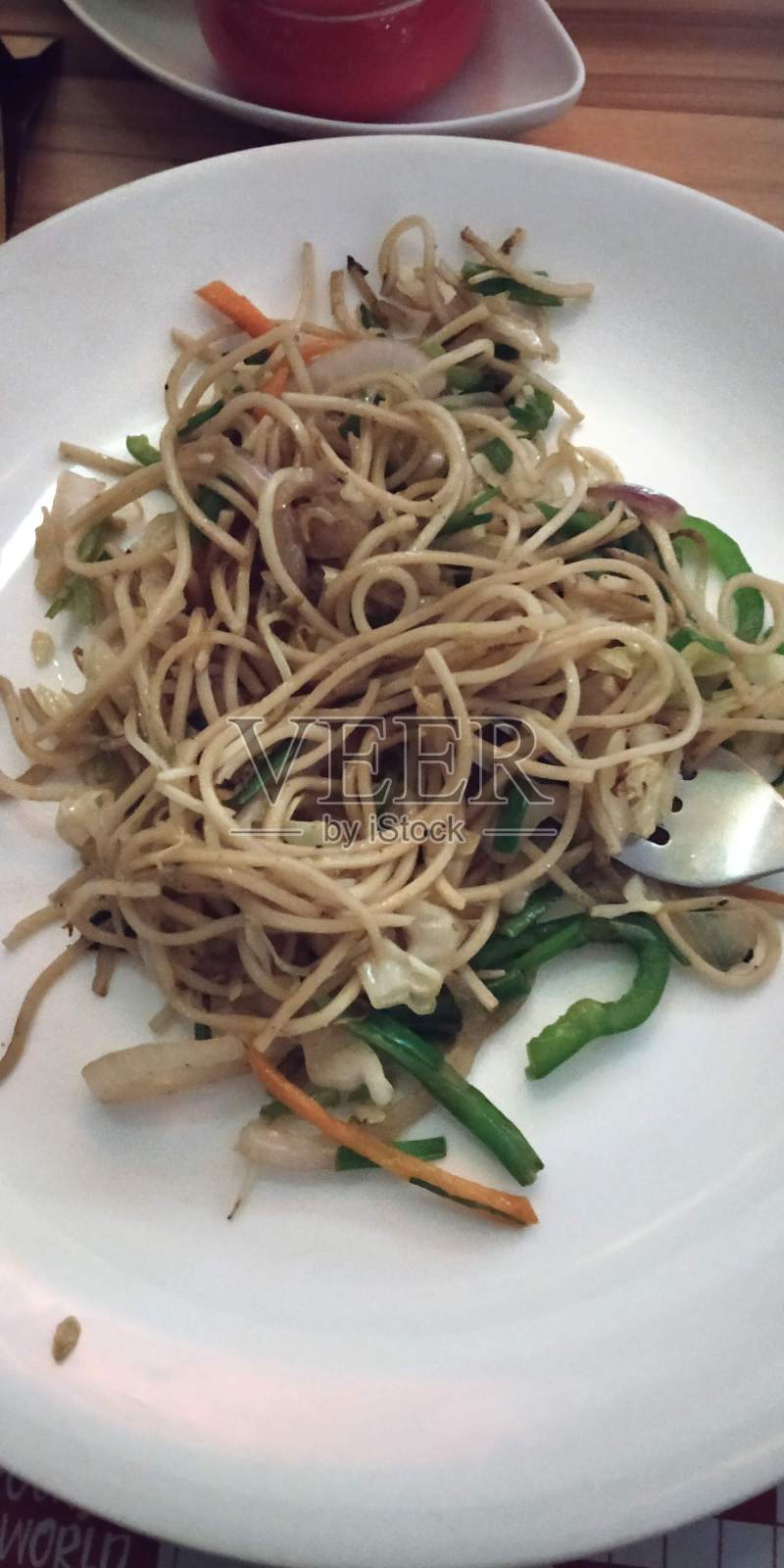 盘子里的面条特写镜头照片摄影图片