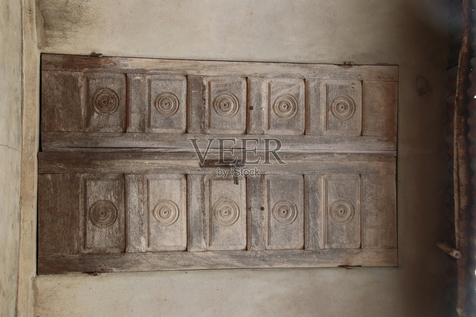 古老的传统木门，多哥，西非。照片摄影图片