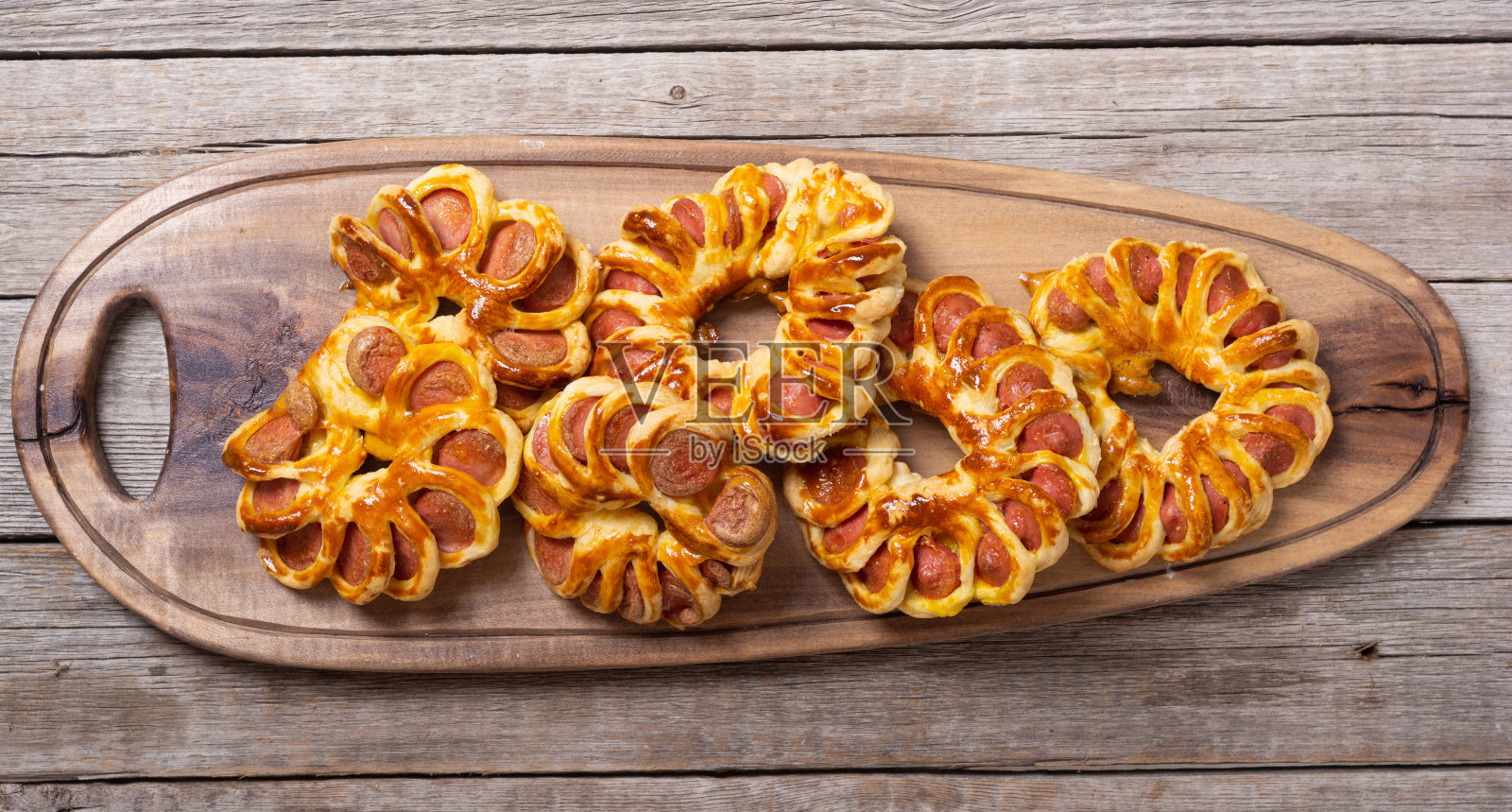 自制烤香肠面团照片摄影图片