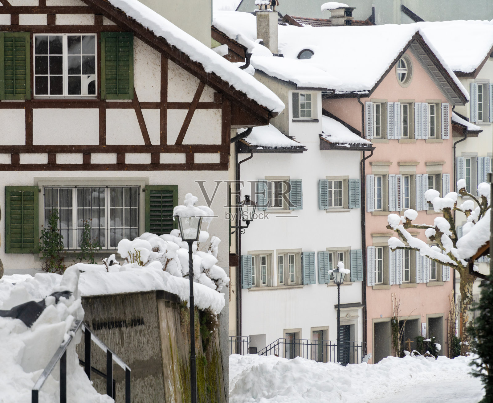 瑞士圣加伦Rapperswil, rapperswill - jonas，迷人的古城Rapperswil的冬季风景照片摄影图片