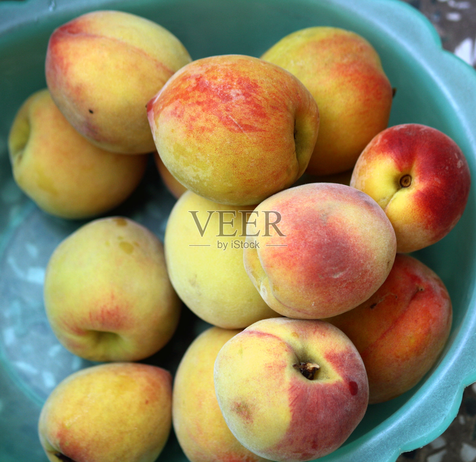 一盘桃子(波斯李)照片摄影图片