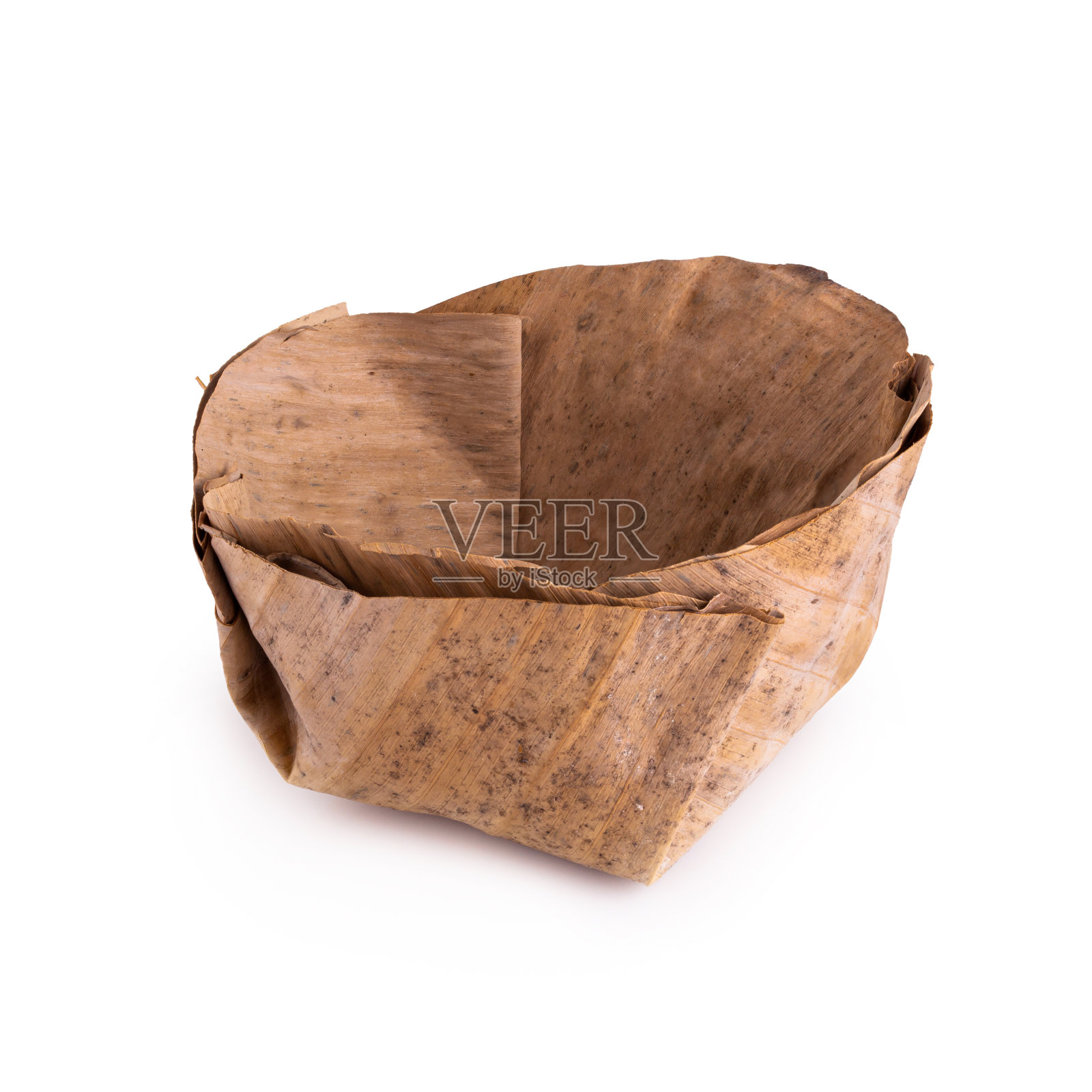 用香蕉叶把模具包起来做年糕。照片摄影图片