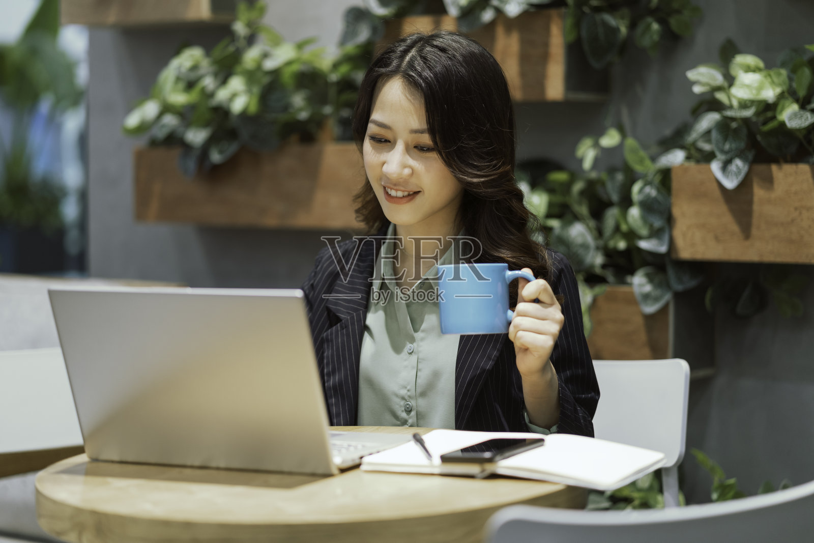 亚洲的女商人照片摄影图片