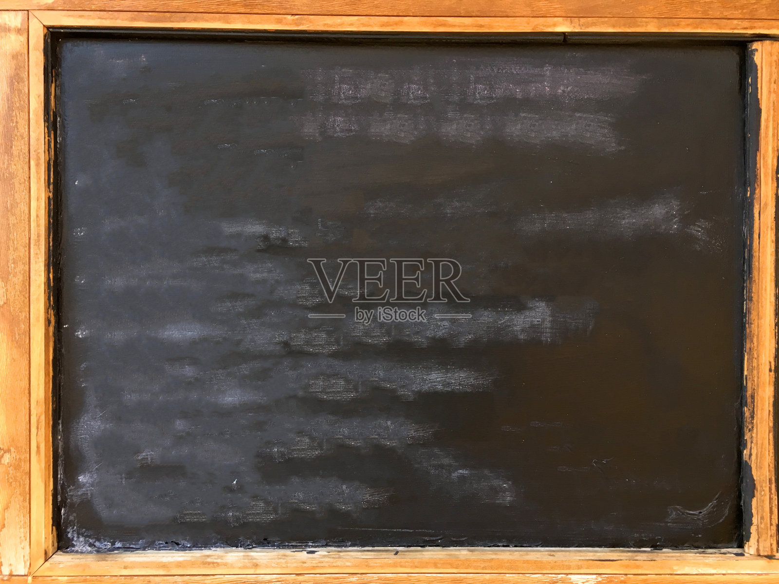 黑板上有空粉笔灰照片摄影图片