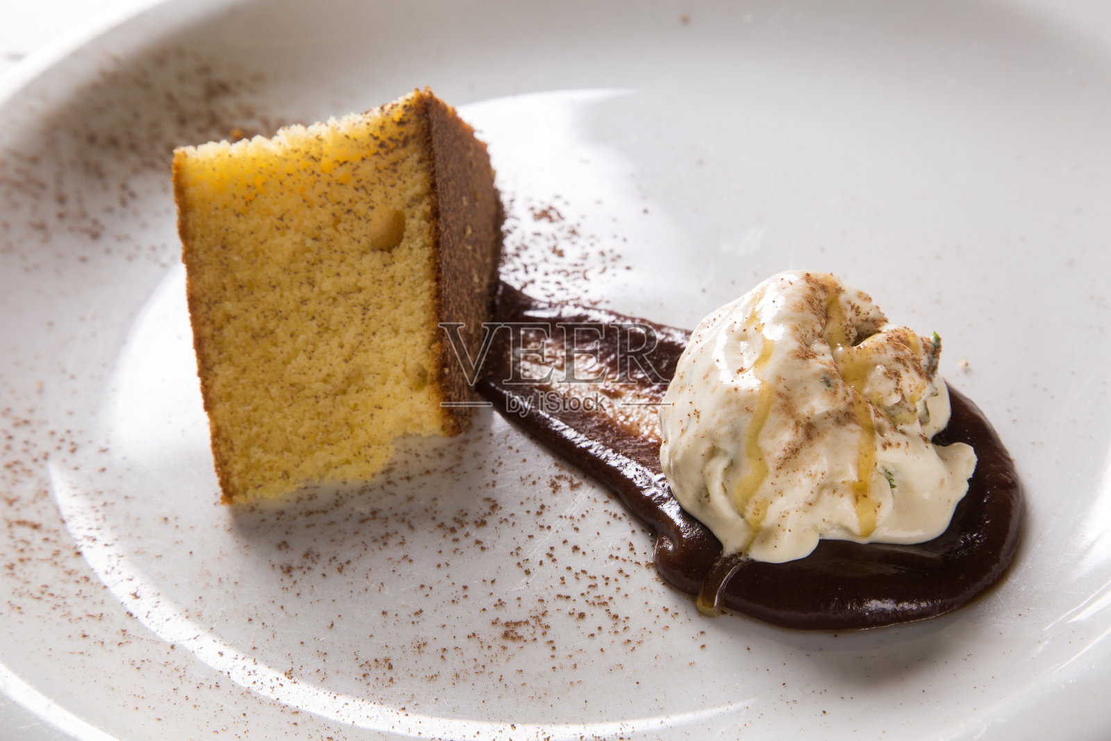 豌豆冰淇淋和玉米蛋糕照片摄影图片