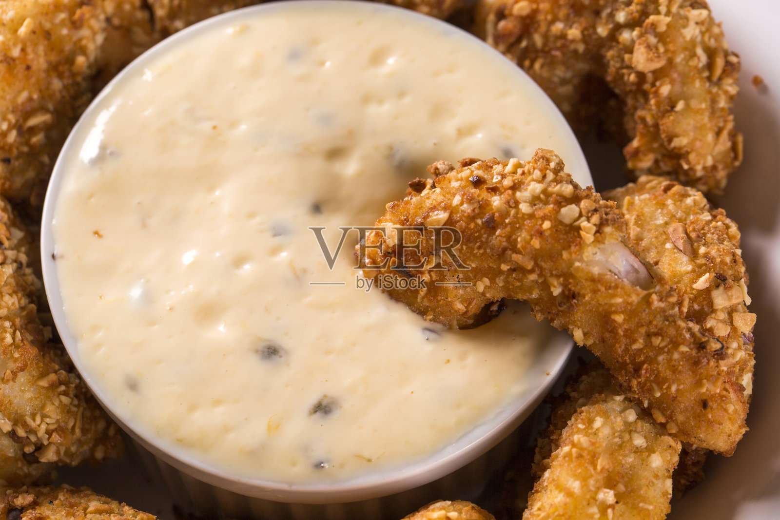 虾仁裹上百香果奶油照片摄影图片