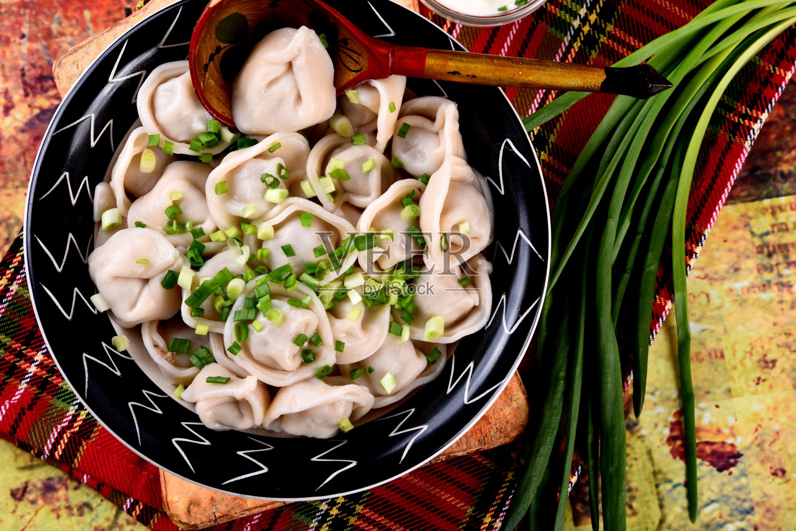 煮熟的肉馅饺子-俄国水饺照片摄影图片