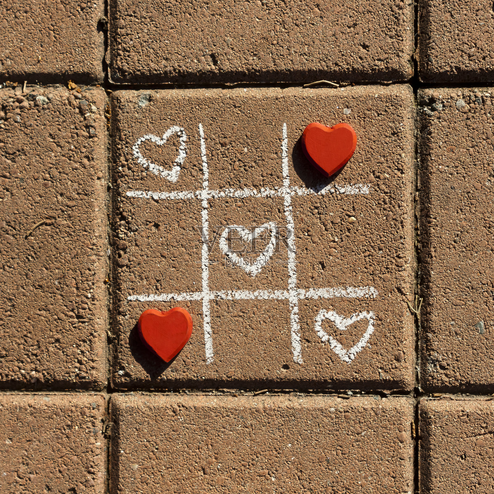 用红心的粉笔Tac脚趾游戏照片摄影图片