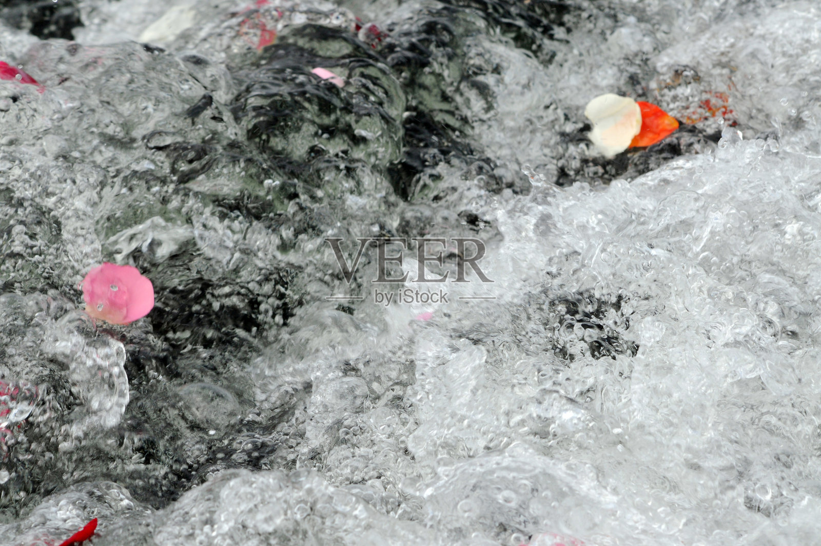 冒泡的水，清爽的液体照片摄影图片