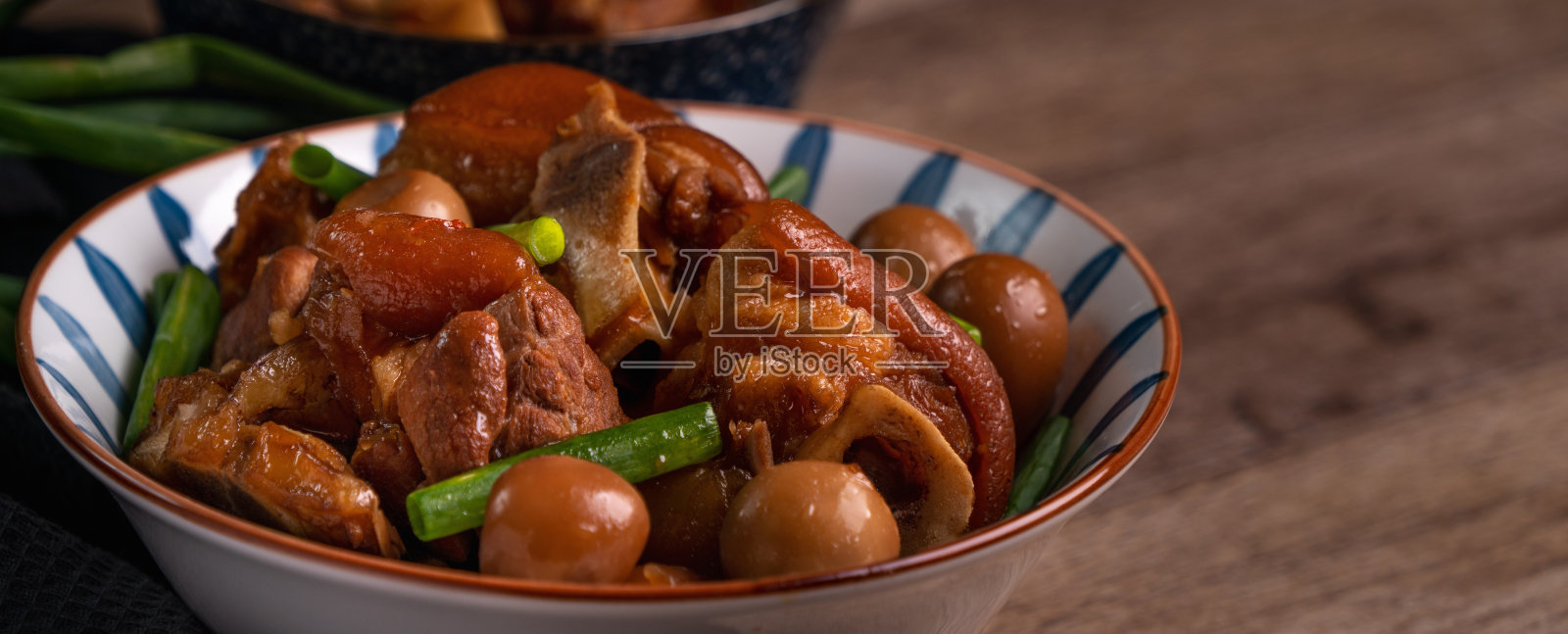 台湾传统食品猪蹄放在碗里照片摄影图片