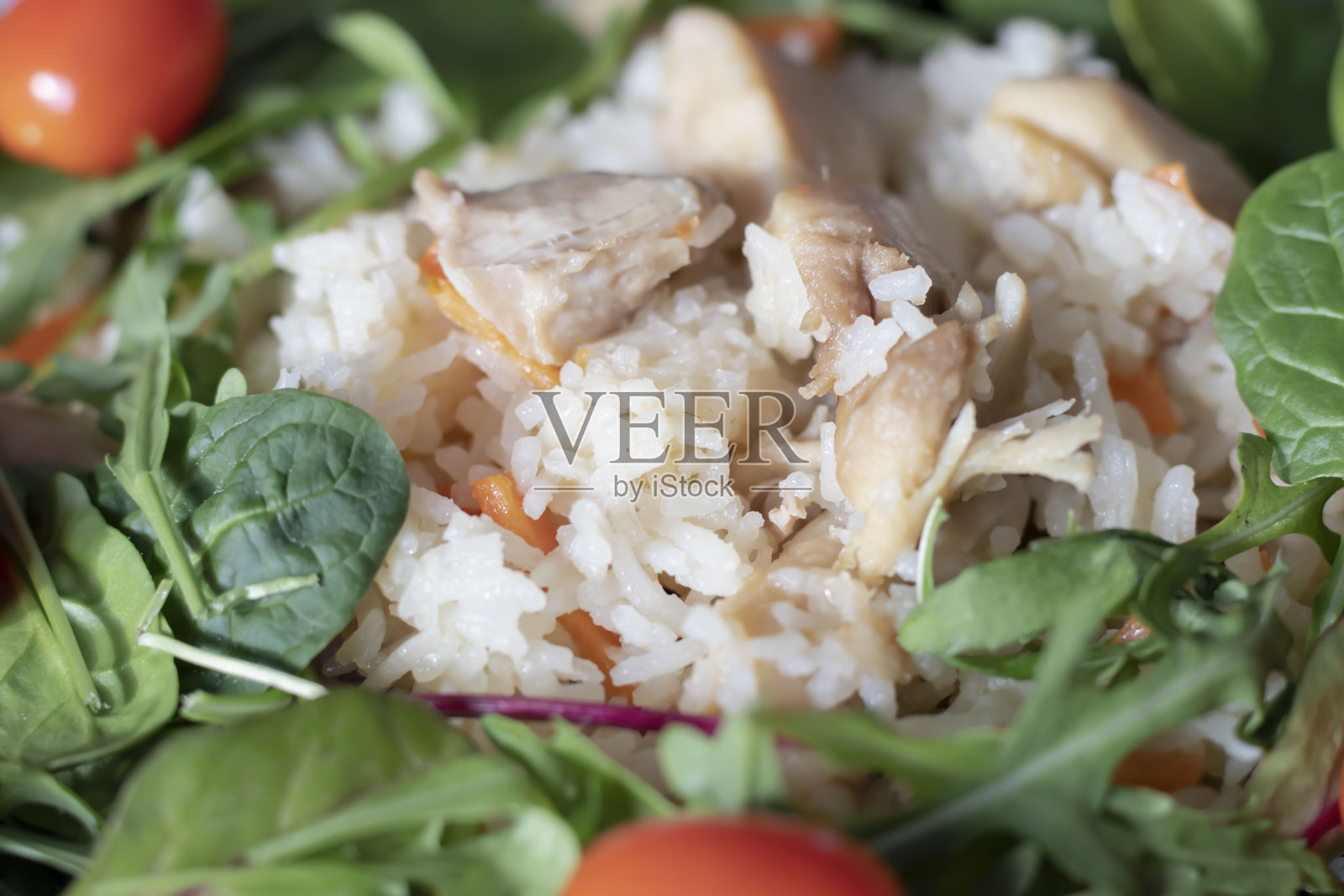 肉饭配蔬菜。照片摄影图片