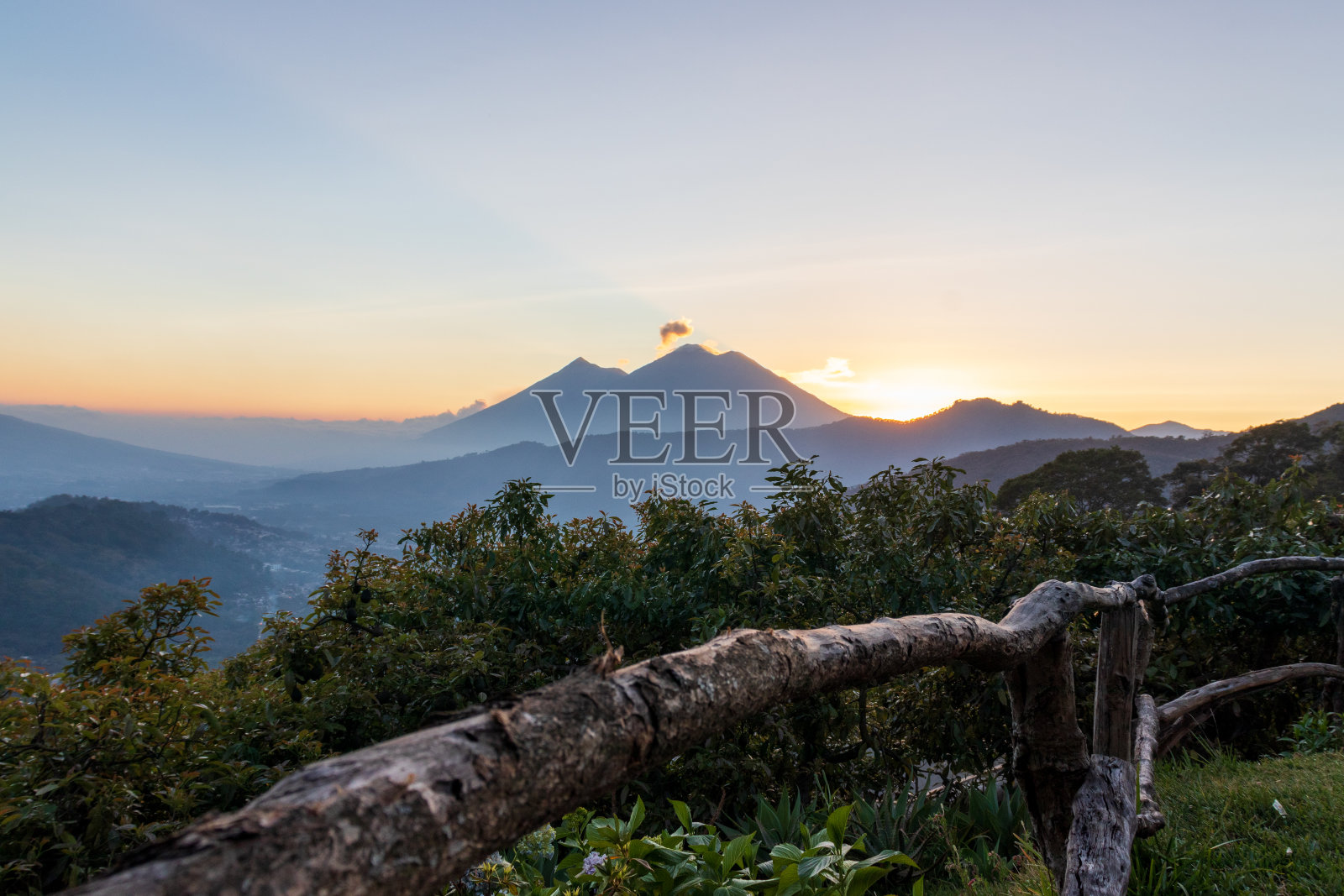 危地马拉火山的火山景观照片摄影图片