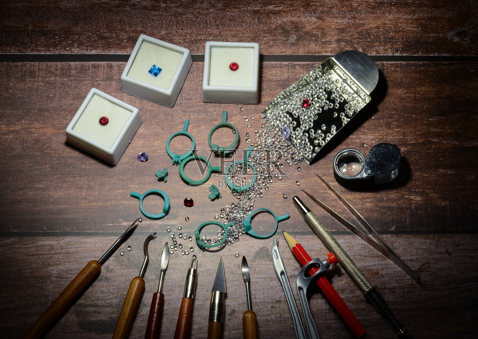 蜡戒指原型宝石和珠宝制作工具照片摄影图片