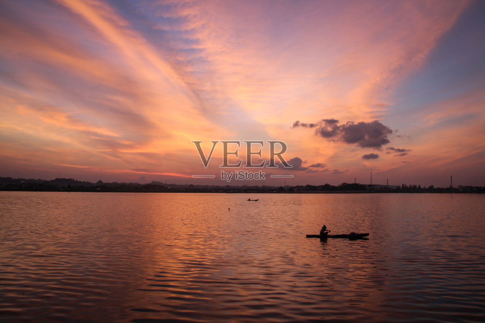 渔夫与夜空照片摄影图片