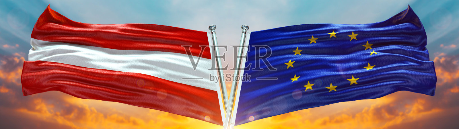 欧盟国旗和奥地利国旗在天空中飘扬，天空中有云朵和夕阳的光线照片摄影图片