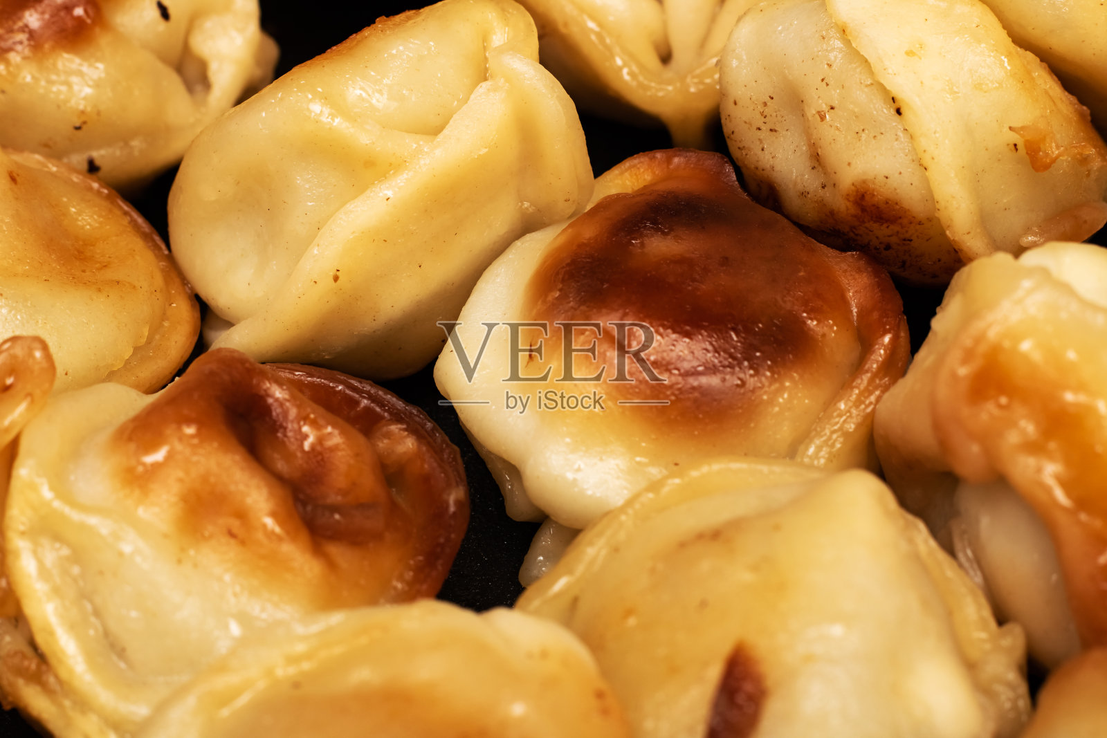 饺子炸近了，质地或背景照片摄影图片