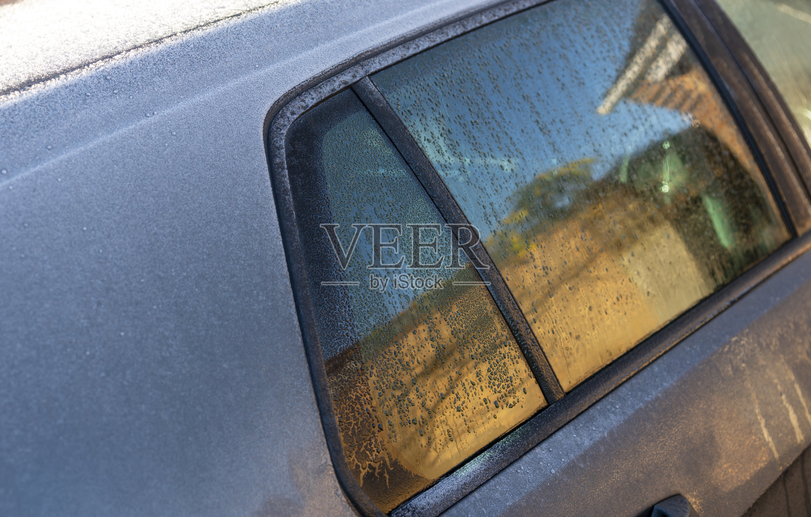 欧洲冬季的掀背车照片摄影图片