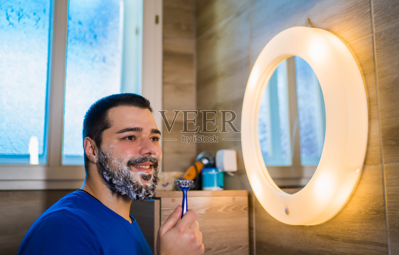 享受他的晨间安排照片摄影图片