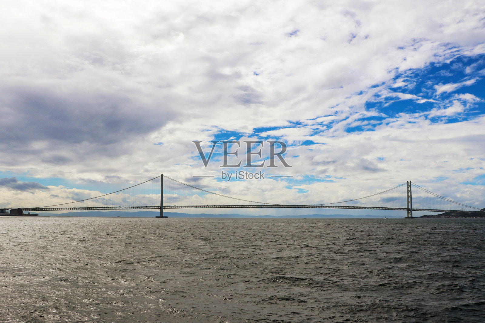 明石海峡上的明石海峡大桥照片摄影图片