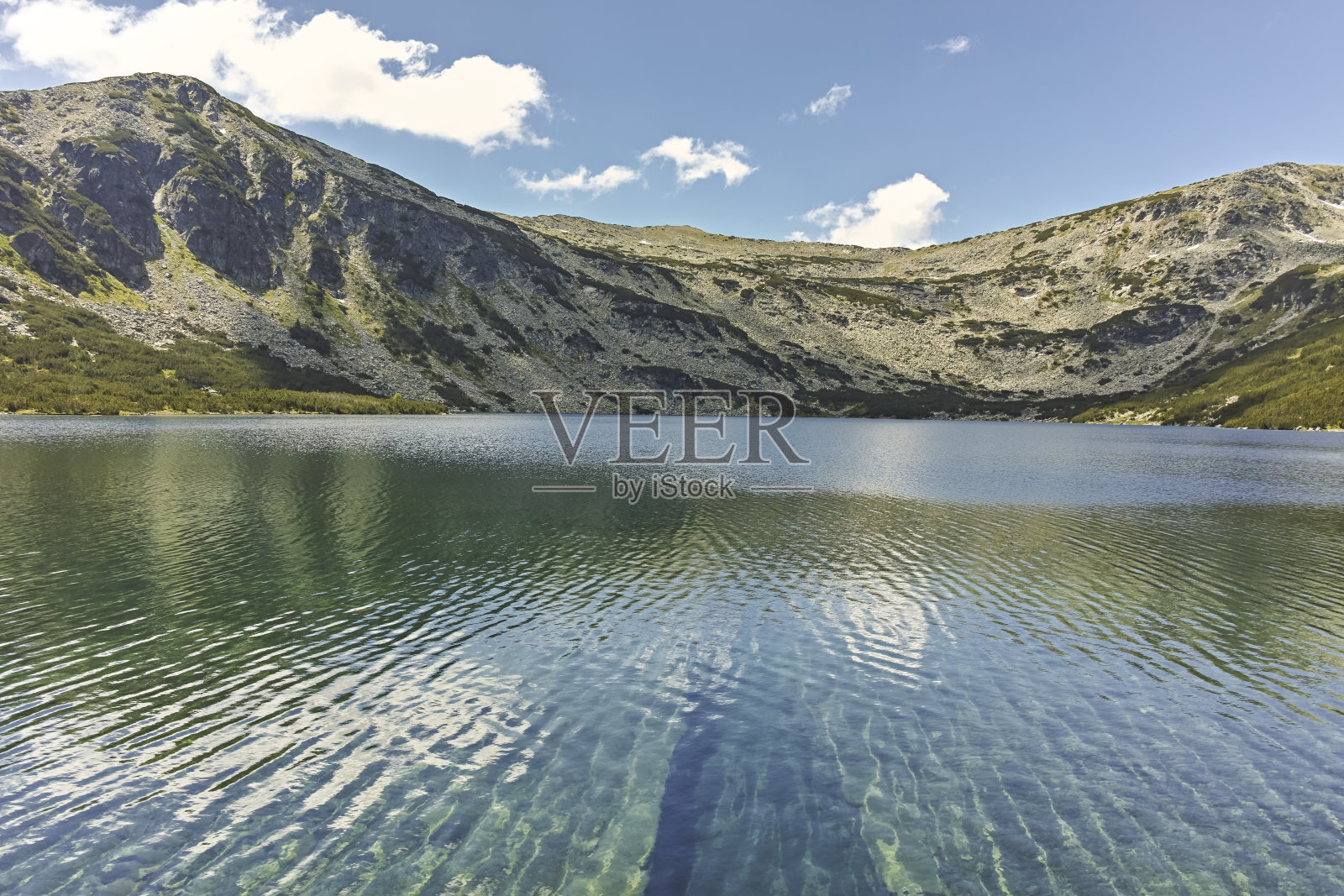 臭湖(Smradlivoto湖)，保加利亚瑞拉山照片摄影图片