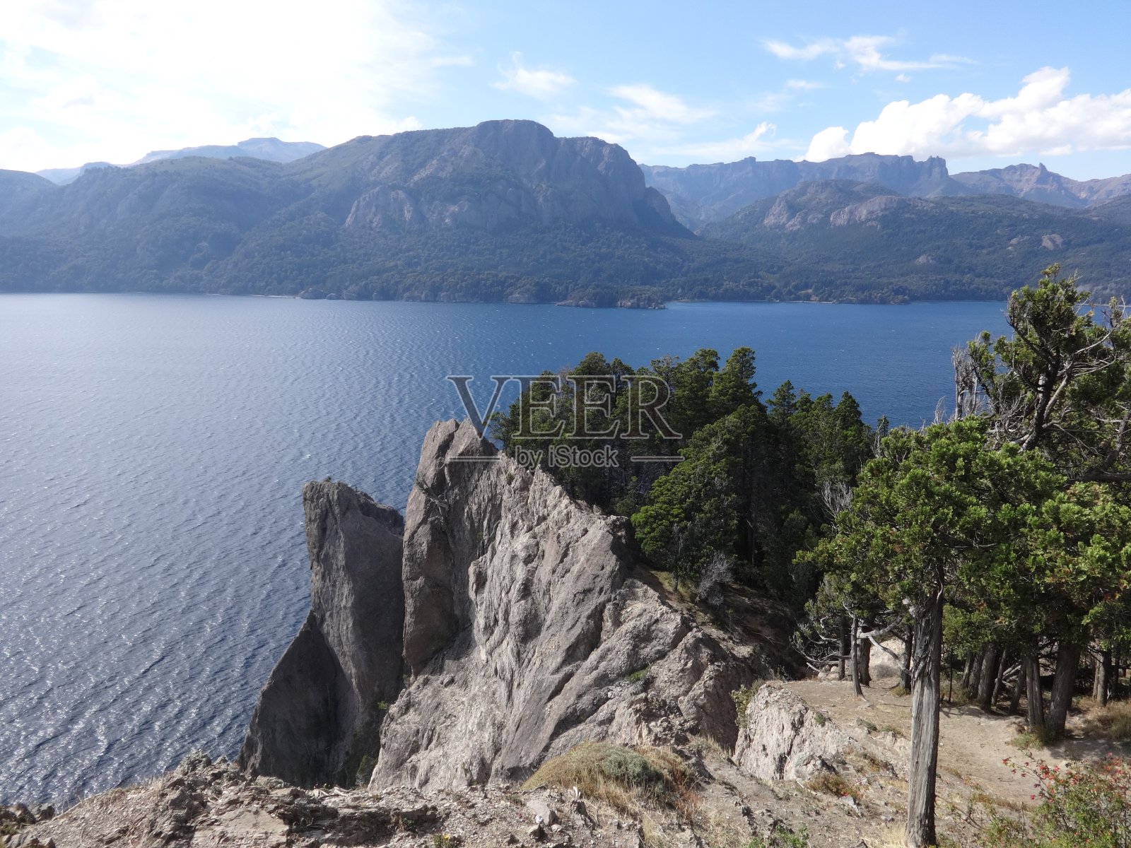 特拉弗尔湖的风观照片摄影图片