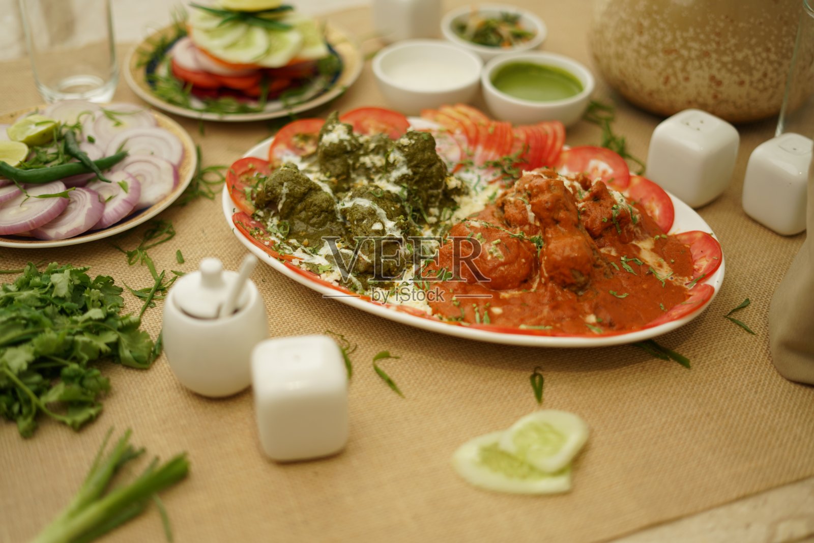 炸鸡和烤鸡照片摄影图片