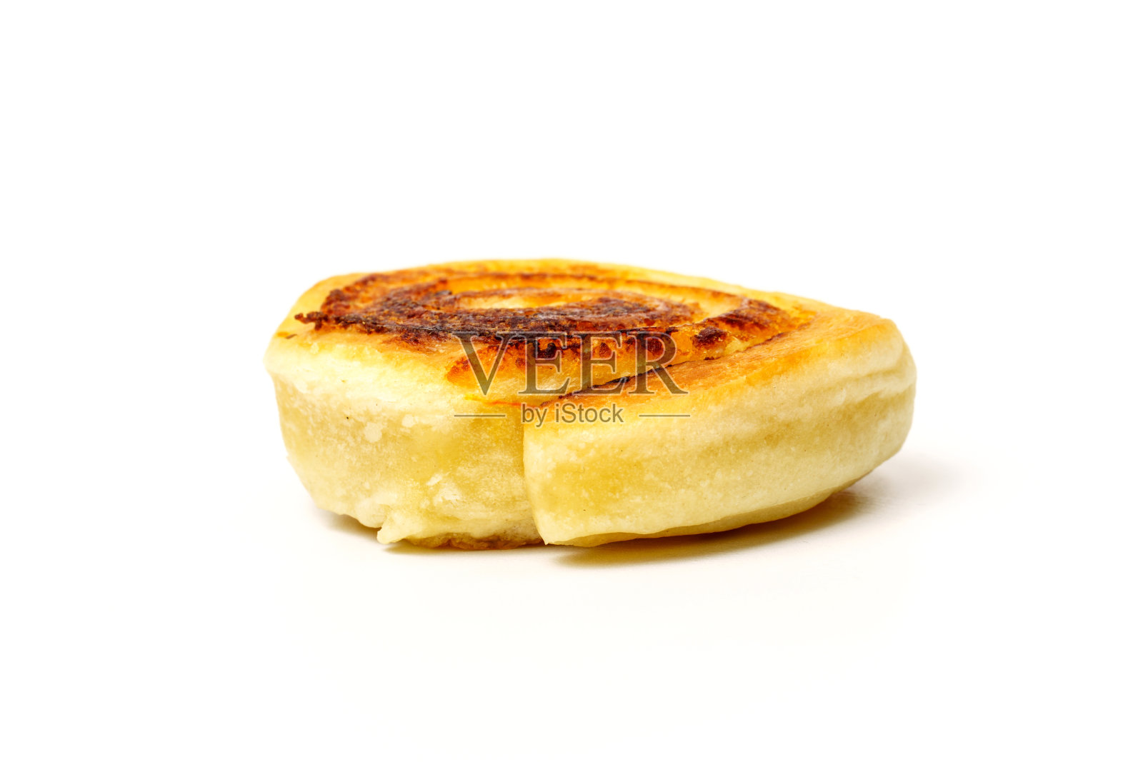 马铃薯卷孤立在白色背景。油炸食品。照片摄影图片